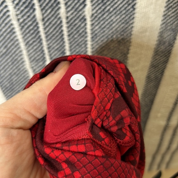 Lululemon Wunder Under High Rise Leggings - Picture 8 of 8